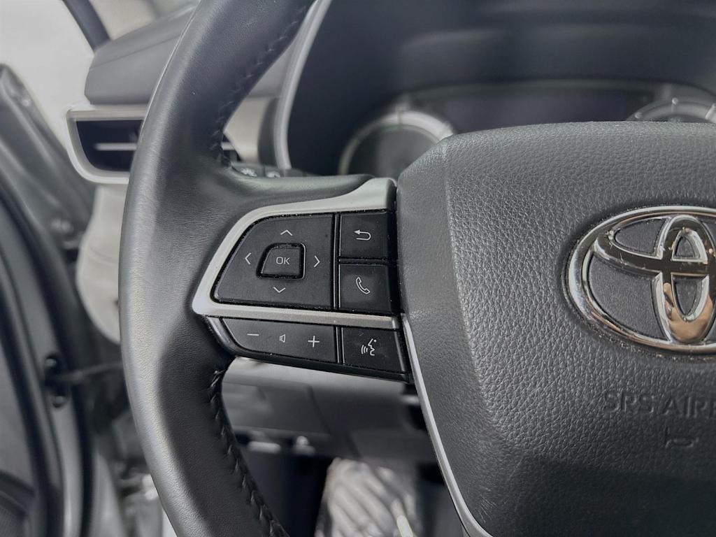 used 2023 Toyota Highlander Hybrid car, priced at $40,000