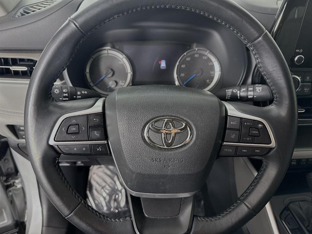 used 2023 Toyota Highlander Hybrid car, priced at $40,000