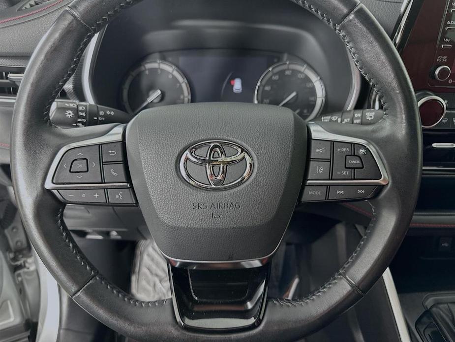 used 2021 Toyota Highlander car, priced at $42,800