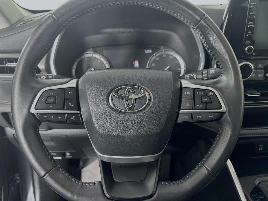 used 2022 Toyota Highlander car, priced at $40,000