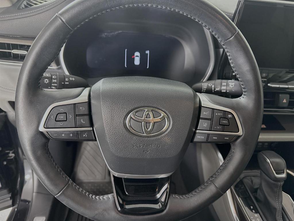 used 2023 Toyota Highlander car, priced at $43,500