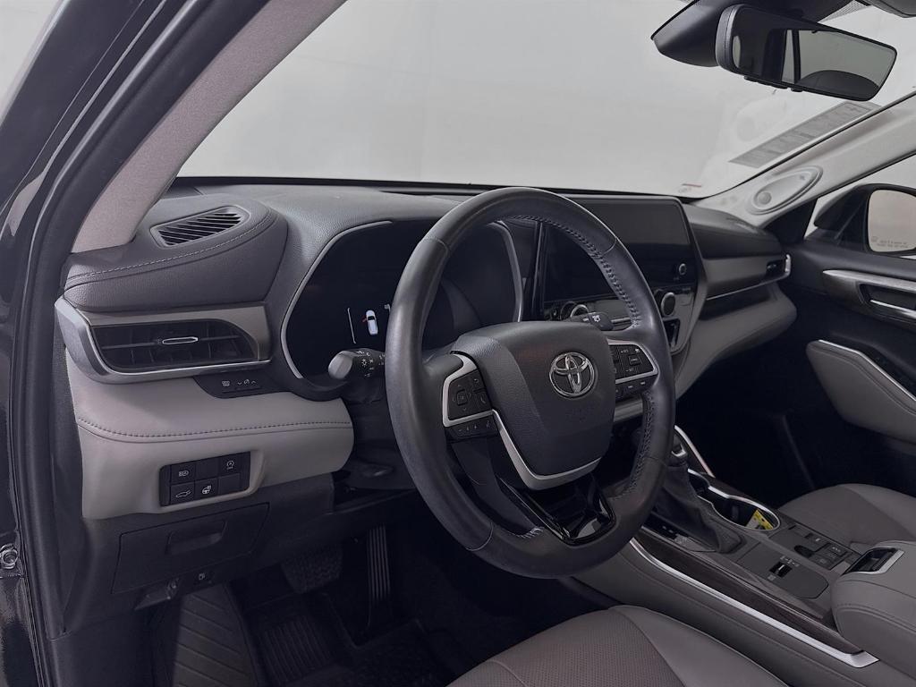 used 2023 Toyota Highlander car, priced at $43,500