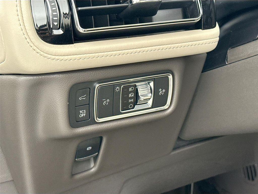used 2021 Lincoln Nautilus car, priced at $32,500