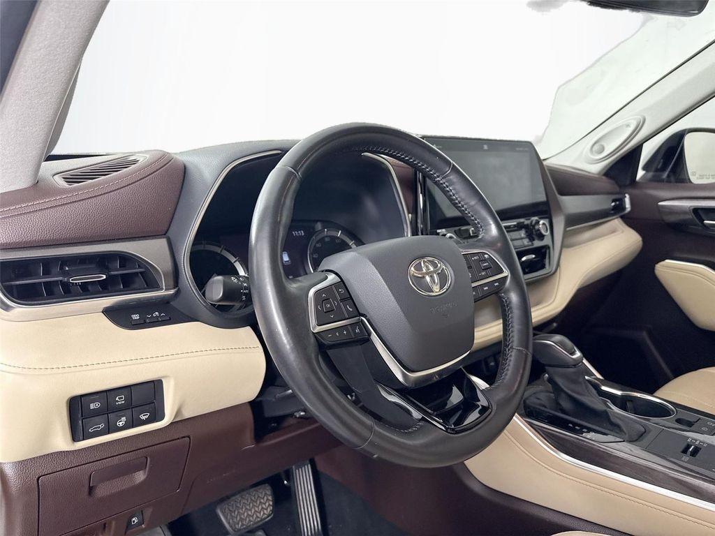 used 2021 Toyota Highlander car, priced at $34,000