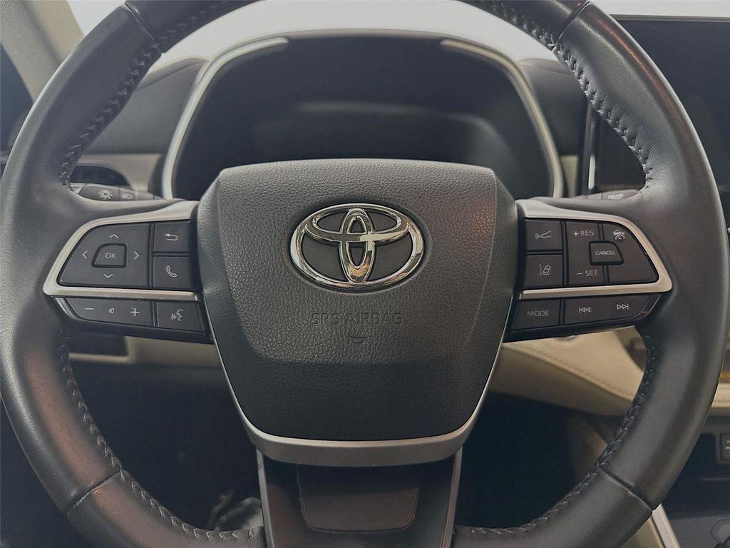 used 2023 Toyota Highlander car, priced at $39,500