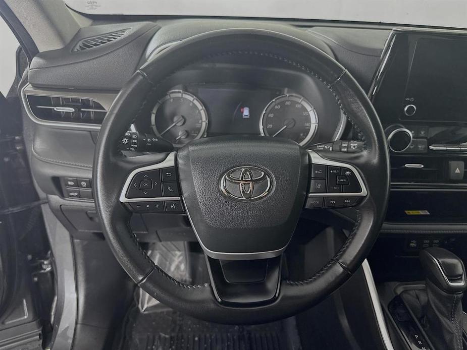 used 2023 Toyota Highlander car, priced at $38,500