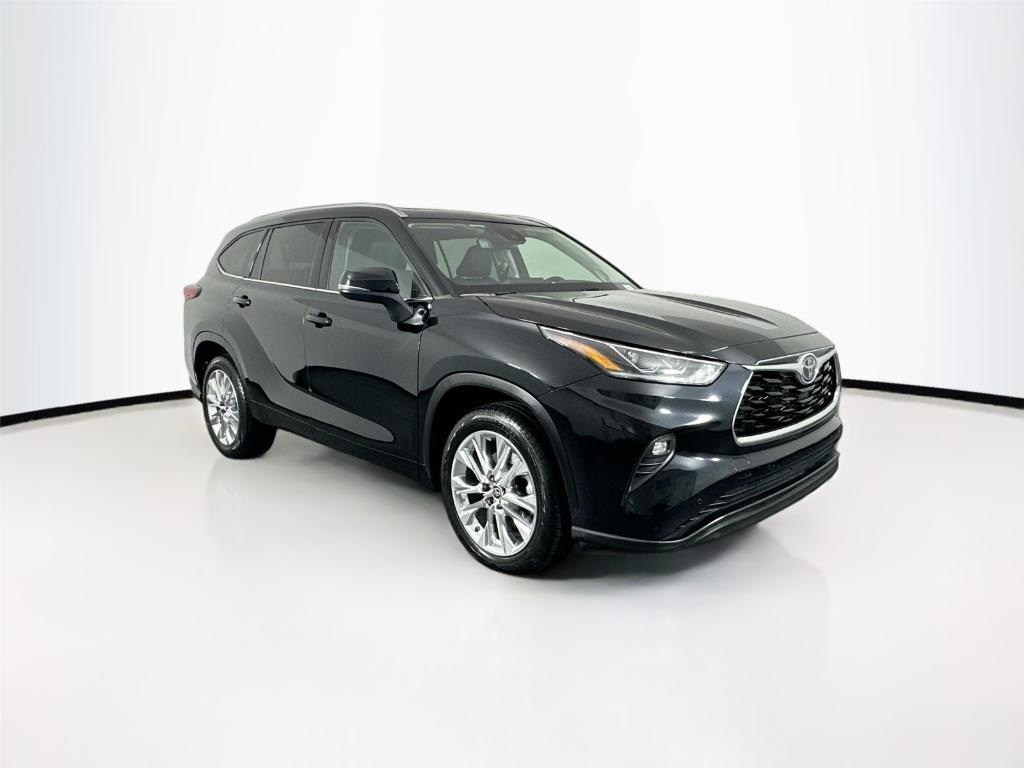 used 2022 Toyota Highlander car, priced at $39,500