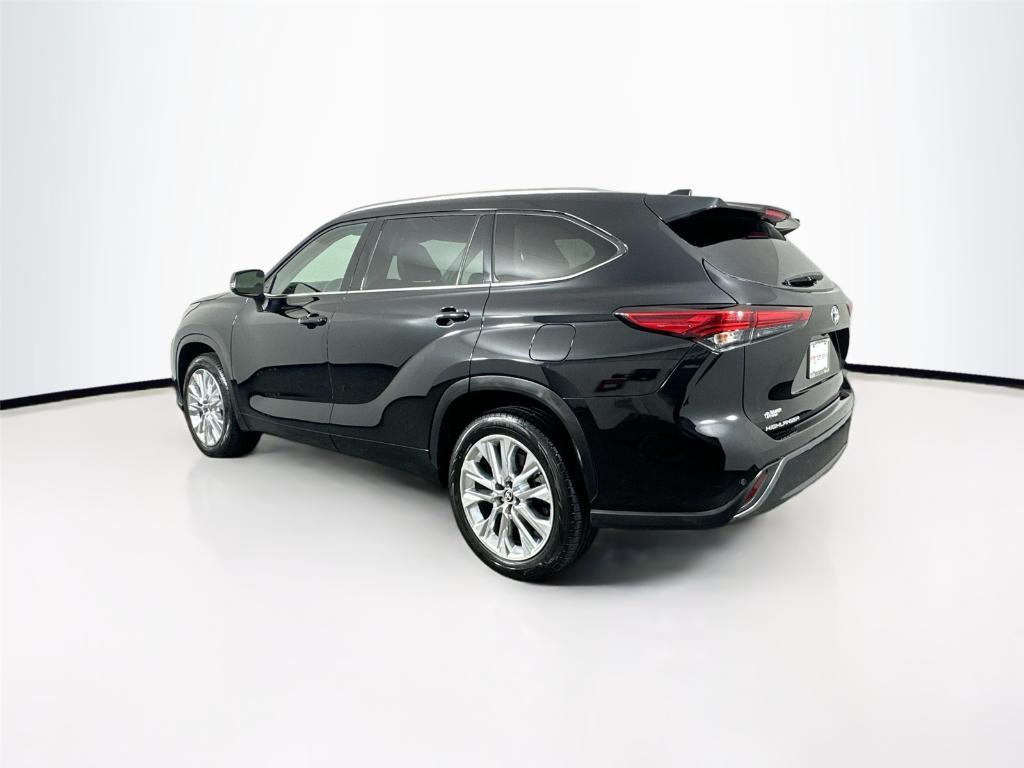 used 2022 Toyota Highlander car, priced at $39,500