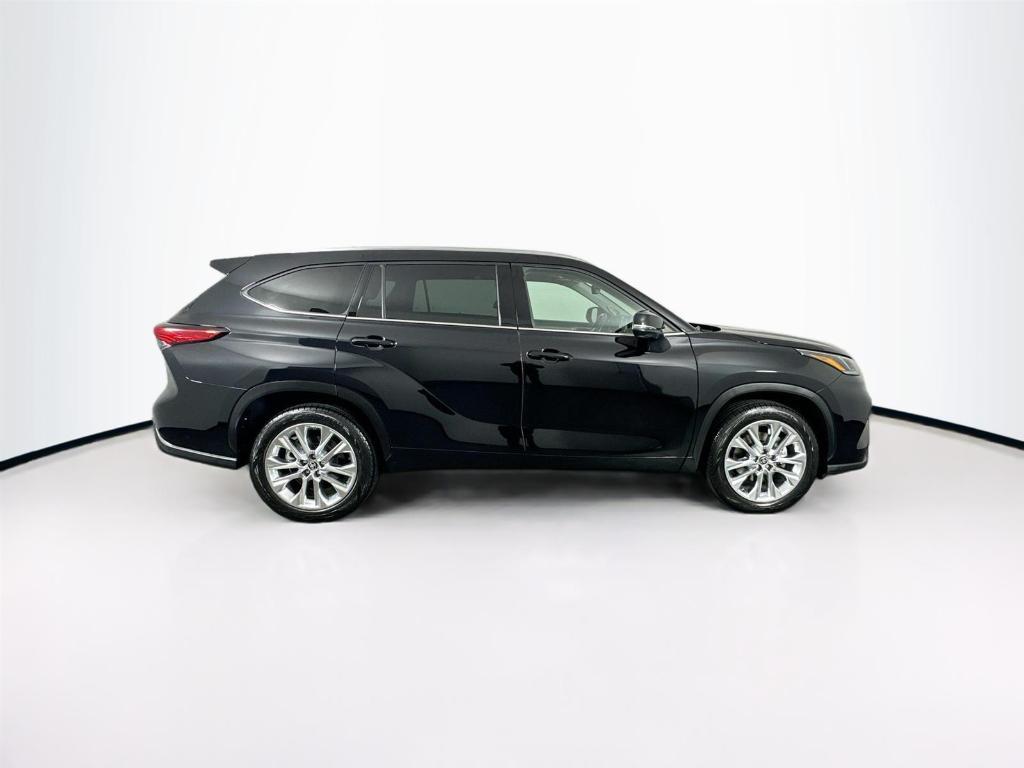 used 2022 Toyota Highlander car, priced at $39,500