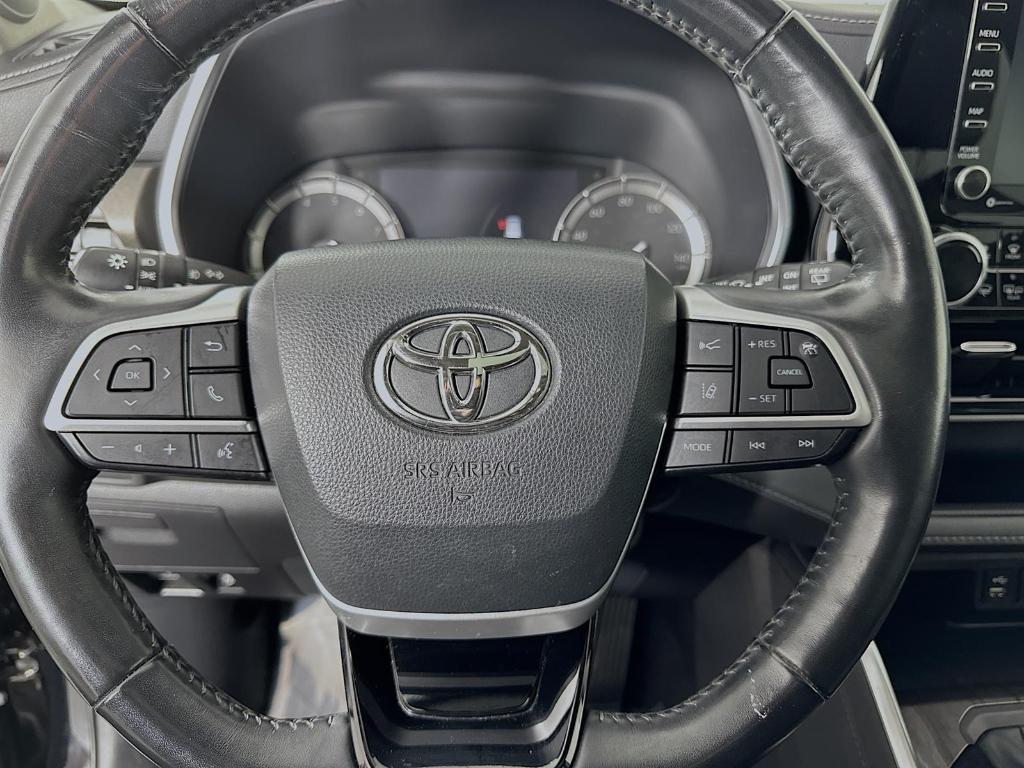 used 2022 Toyota Highlander car, priced at $39,500