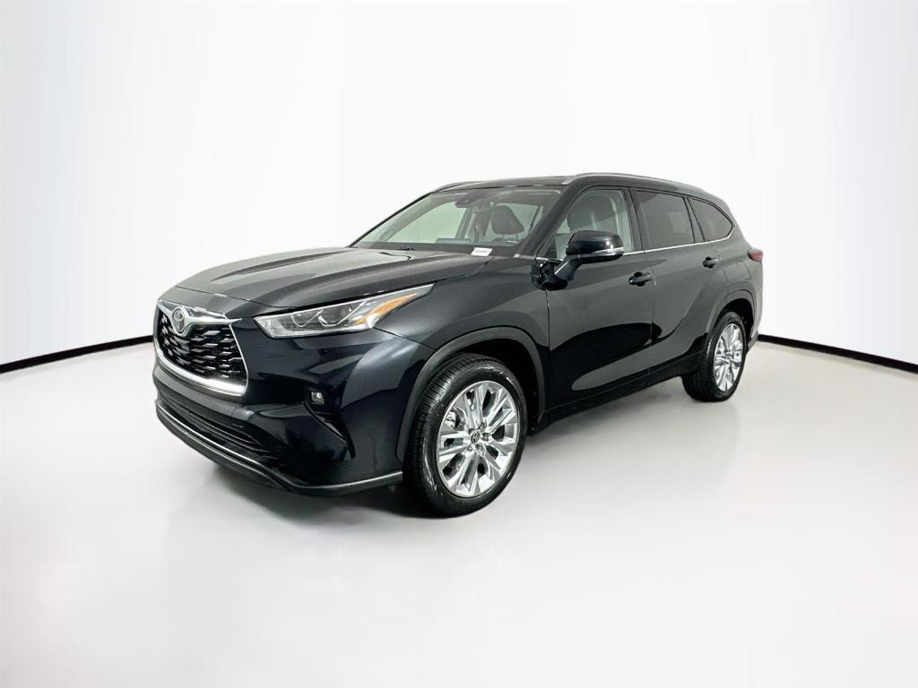 used 2022 Toyota Highlander car, priced at $39,500