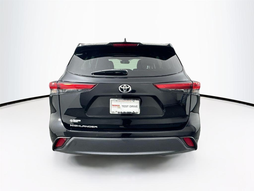 used 2022 Toyota Highlander car, priced at $39,500