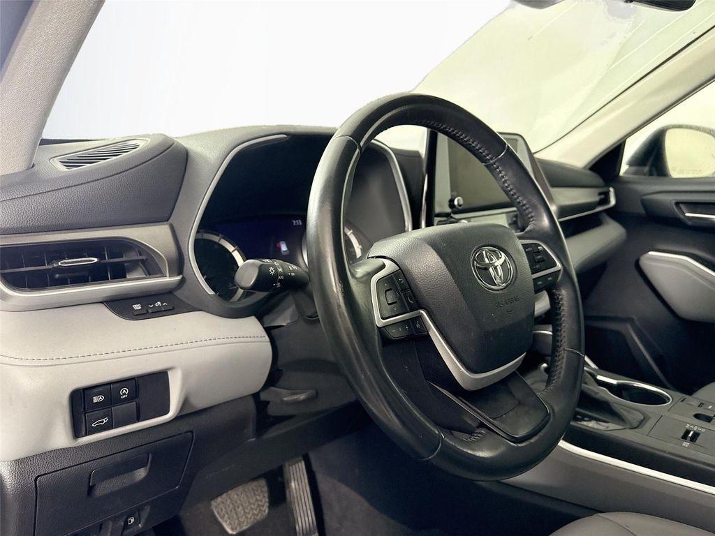 used 2023 Toyota Highlander car, priced at $38,500