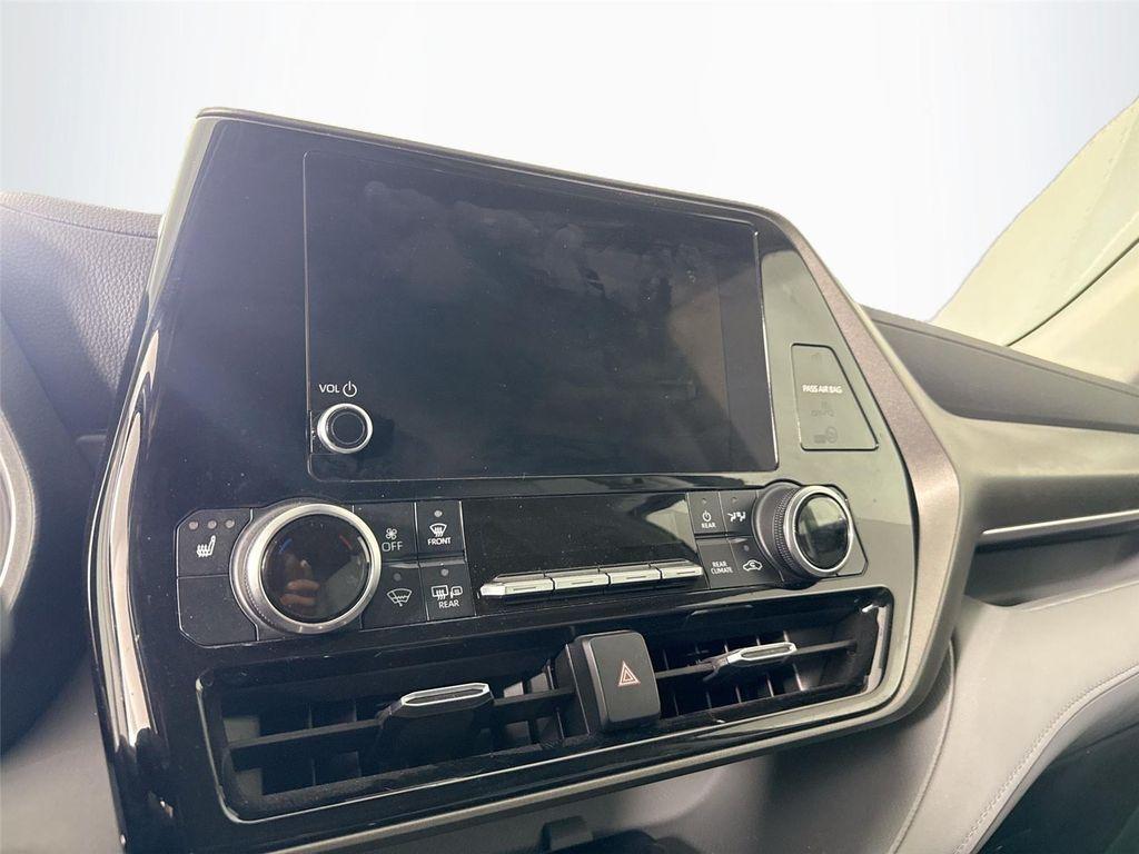 used 2023 Toyota Highlander car, priced at $38,500