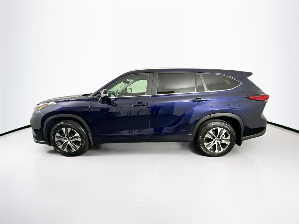 used 2023 Toyota Highlander car, priced at $41,000