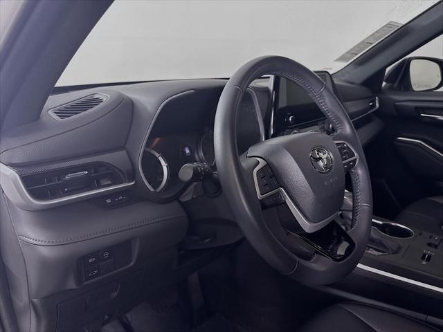 used 2023 Toyota Highlander car, priced at $46,500