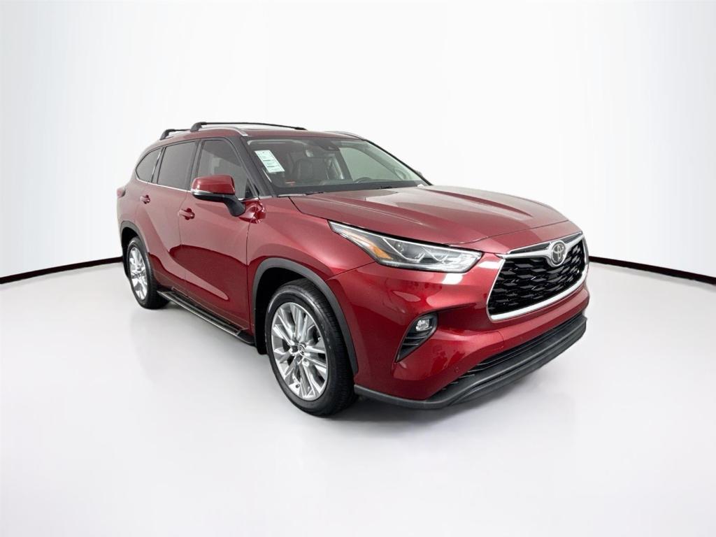 used 2021 Toyota Highlander car, priced at $36,000