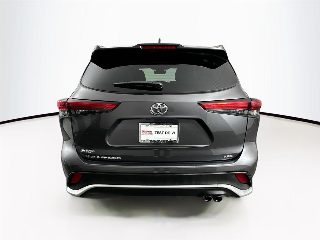 used 2021 Toyota Highlander car, priced at $40,000