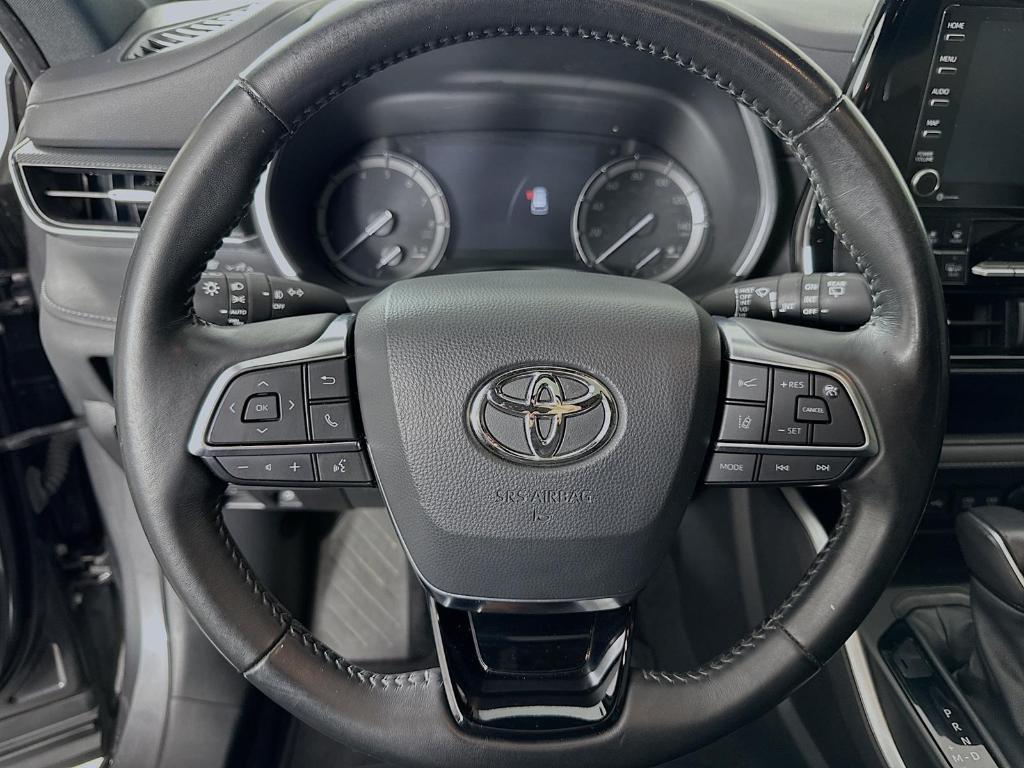 used 2021 Toyota Highlander car, priced at $40,000