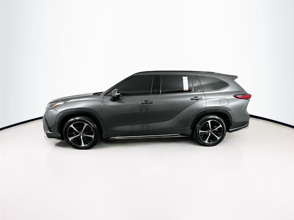 used 2021 Toyota Highlander car, priced at $40,000