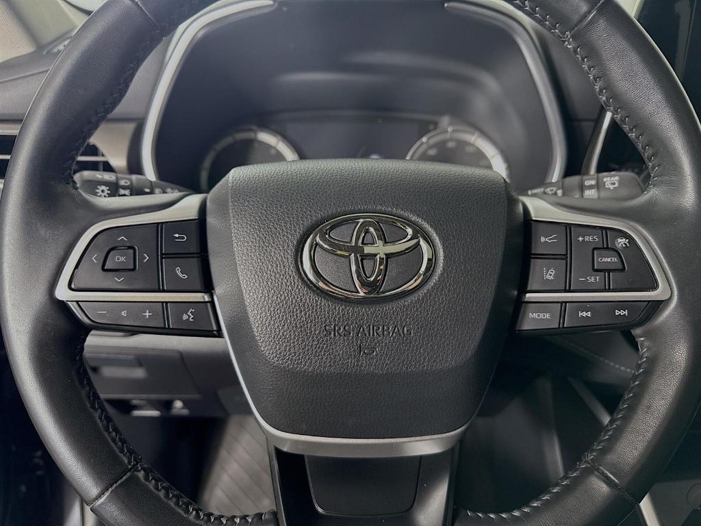 used 2023 Toyota Highlander car, priced at $39,000