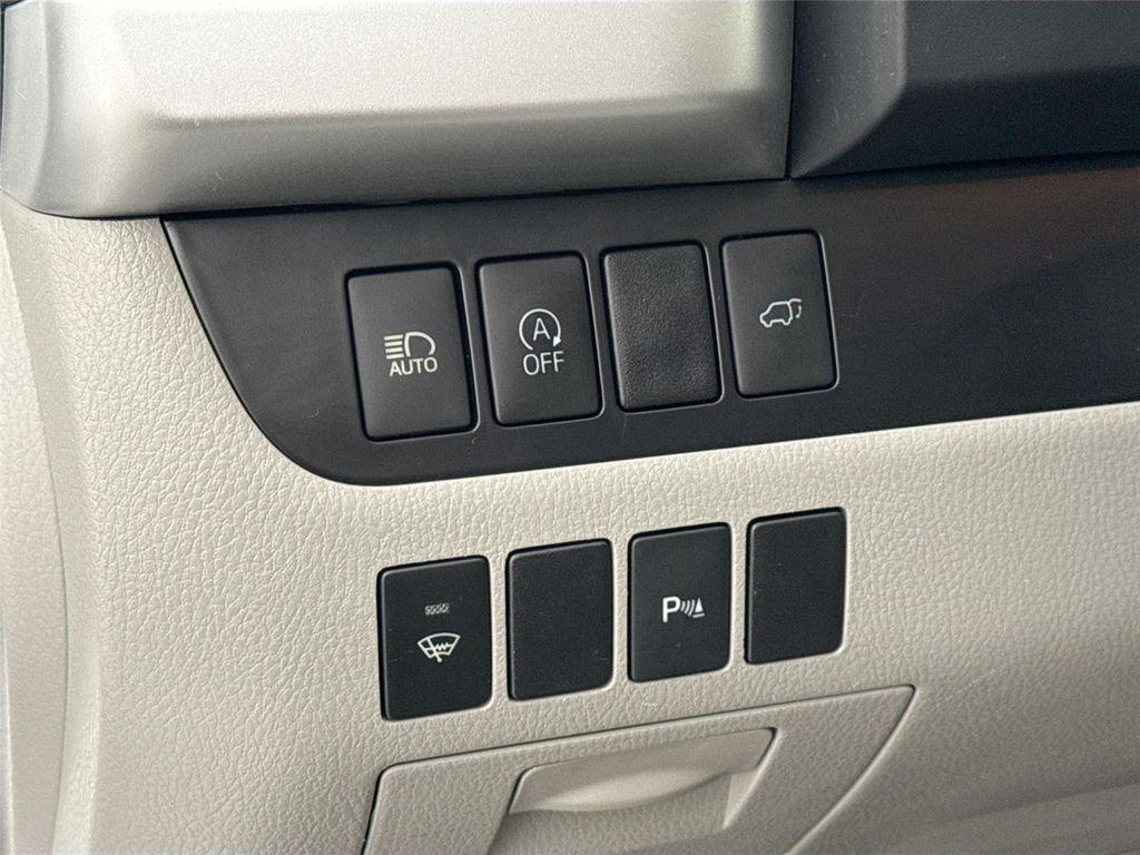 used 2019 Toyota Highlander car, priced at $28,300