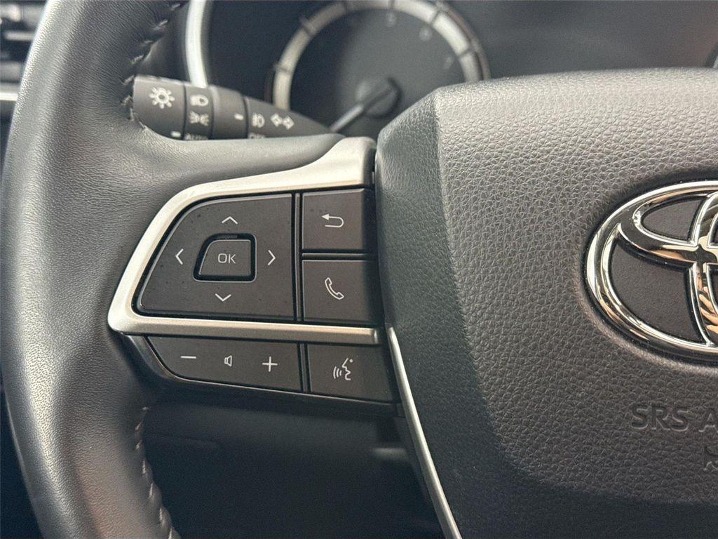used 2023 Toyota Highlander car, priced at $39,500