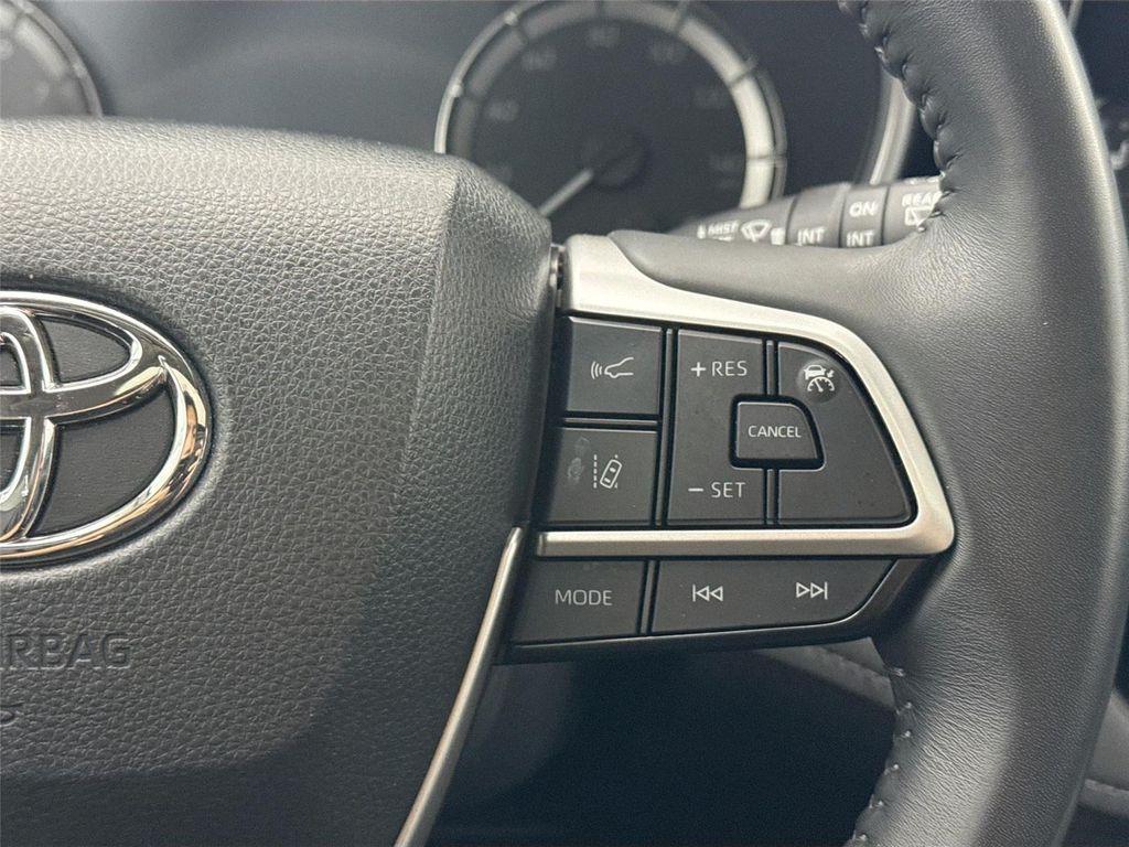 used 2023 Toyota Highlander car, priced at $39,500