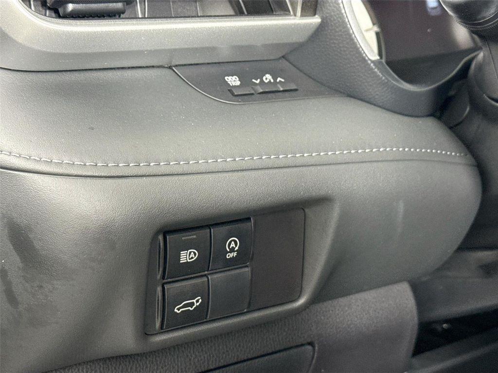 used 2023 Toyota Highlander car, priced at $39,500