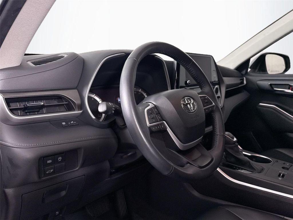 used 2023 Toyota Highlander car, priced at $39,500