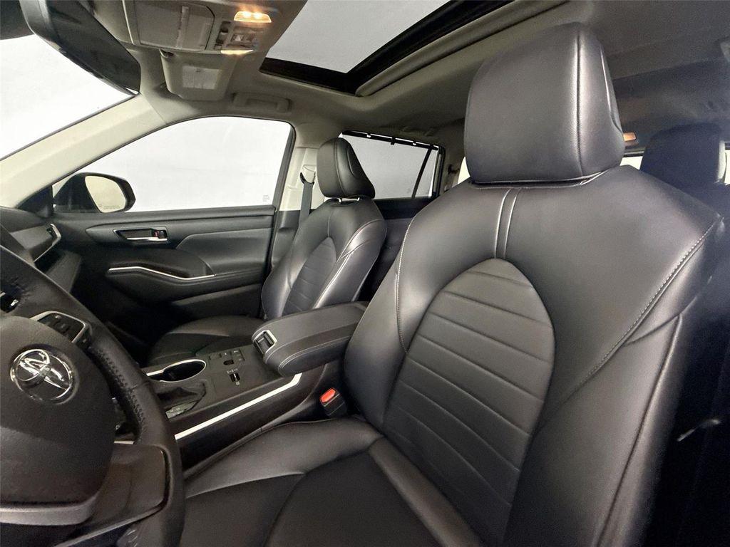 used 2023 Toyota Highlander car, priced at $39,500