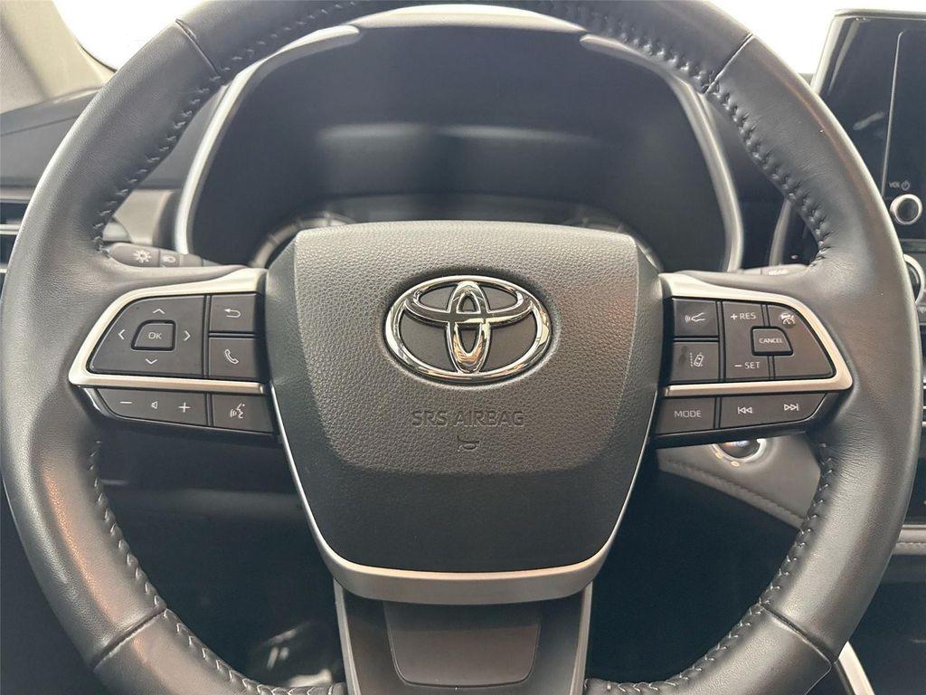 used 2023 Toyota Highlander car, priced at $39,500