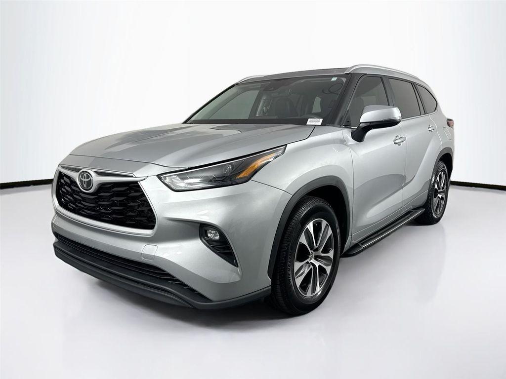 used 2023 Toyota Highlander car, priced at $39,500