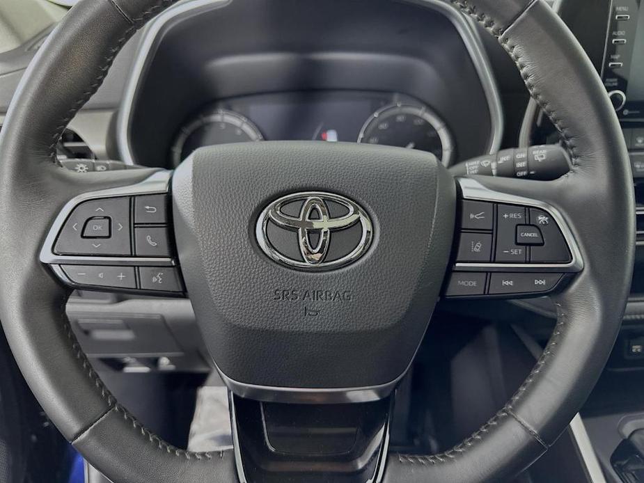 used 2021 Toyota Highlander car, priced at $41,500