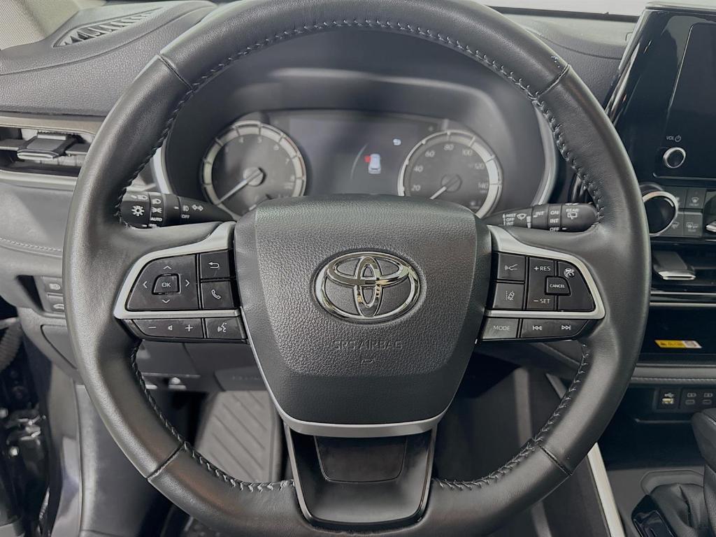 used 2024 Toyota Highlander car, priced at $44,700