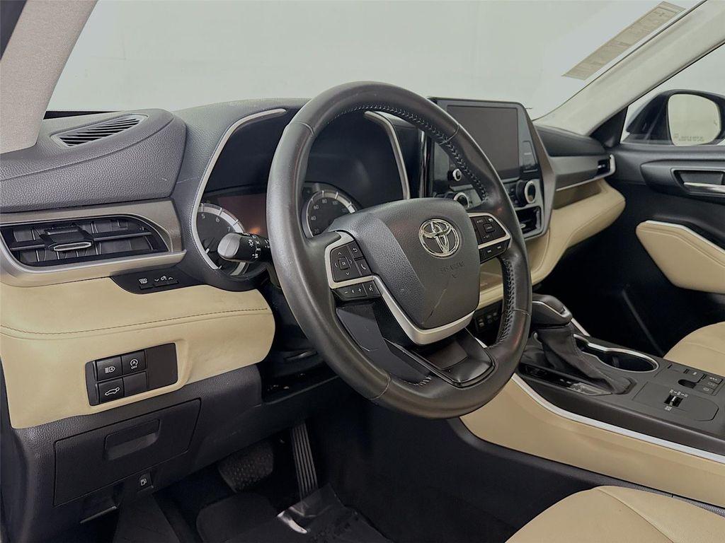used 2023 Toyota Highlander car, priced at $40,000