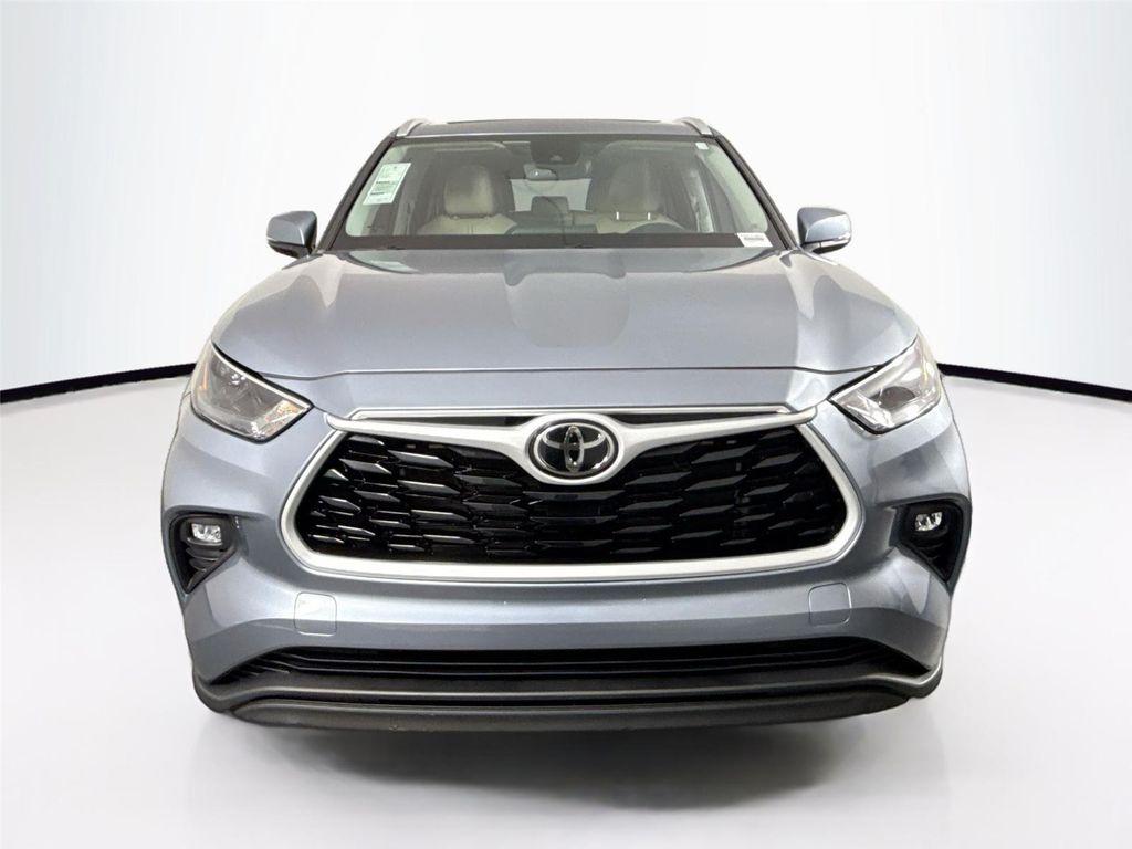 used 2023 Toyota Highlander car, priced at $40,000