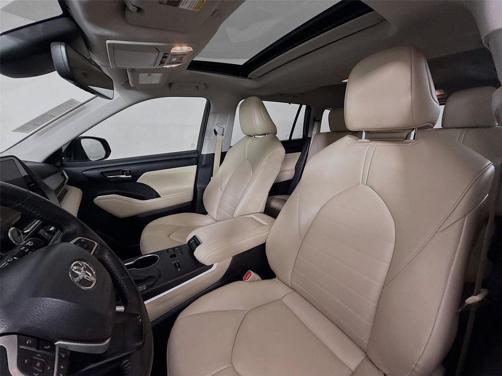 used 2023 Toyota Highlander car, priced at $40,000