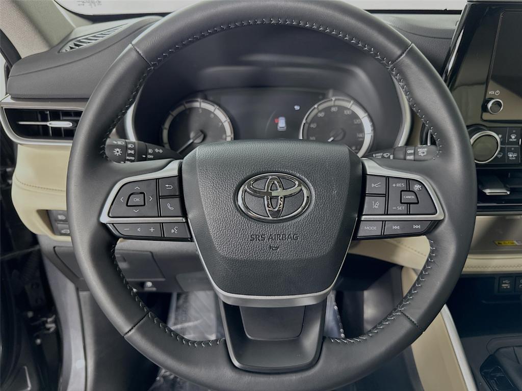 used 2024 Toyota Highlander car, priced at $46,500