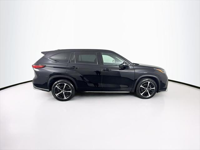 used 2022 Toyota Highlander car, priced at $40,000