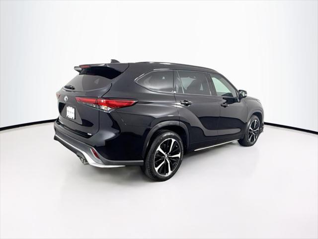 used 2022 Toyota Highlander car, priced at $40,000