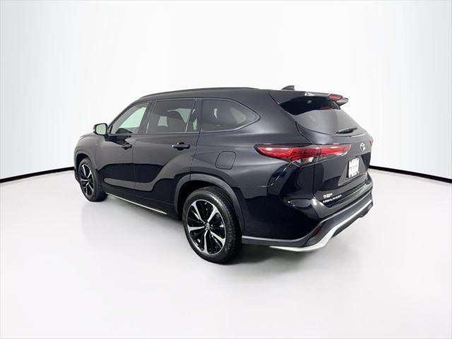 used 2022 Toyota Highlander car, priced at $40,000