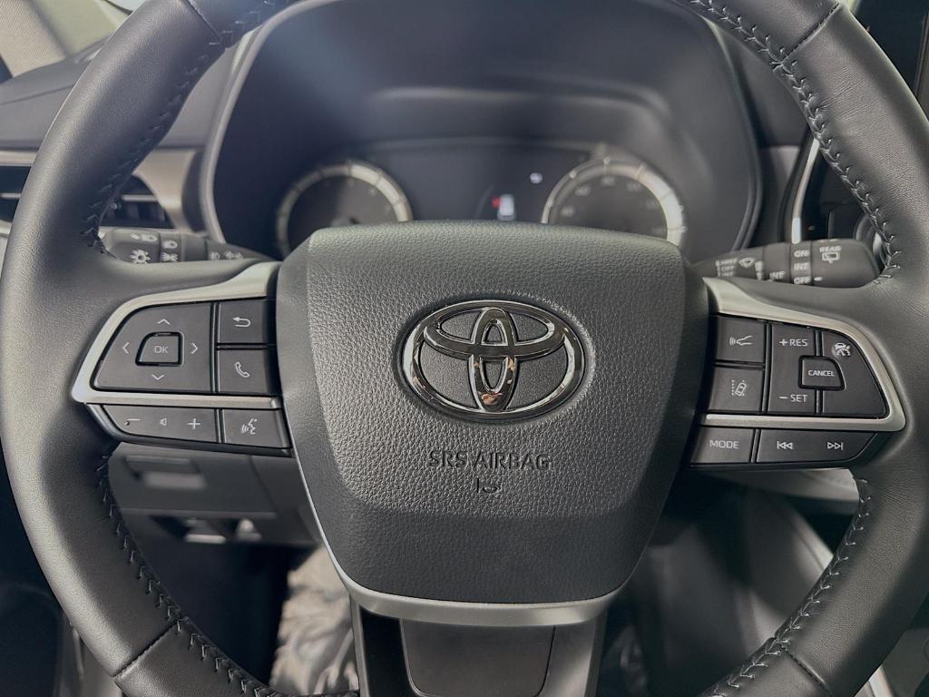 used 2024 Toyota Highlander car, priced at $42,000