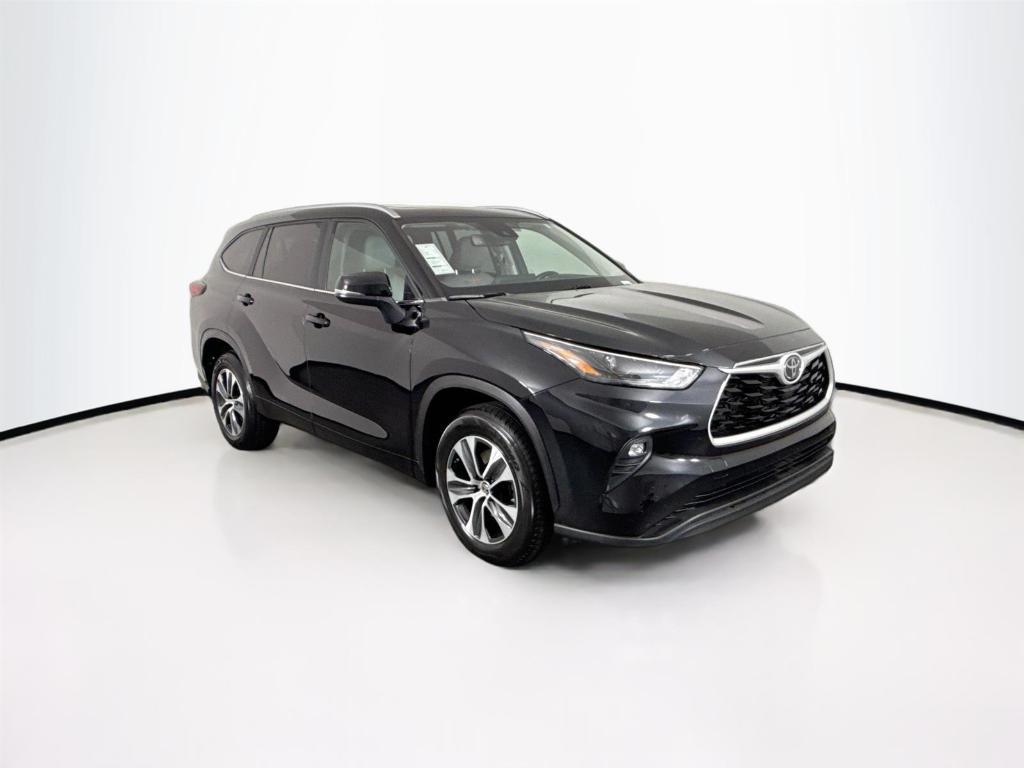 used 2023 Toyota Highlander car, priced at $39,000