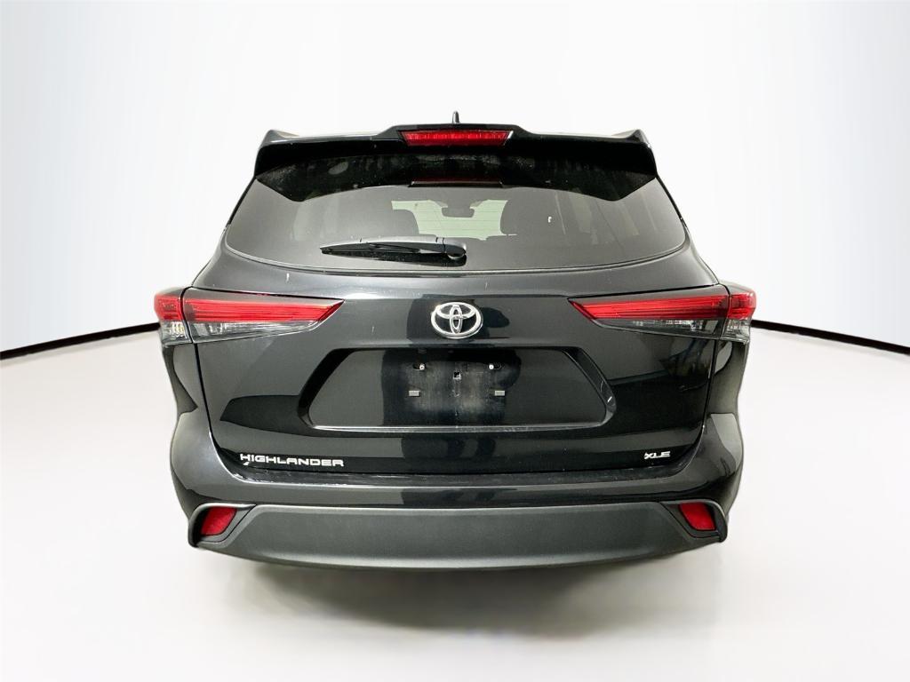 used 2023 Toyota Highlander car, priced at $38,500