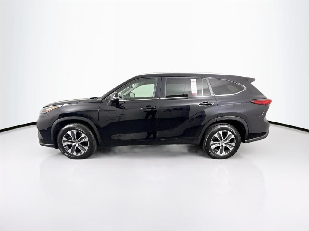 used 2023 Toyota Highlander car, priced at $39,000