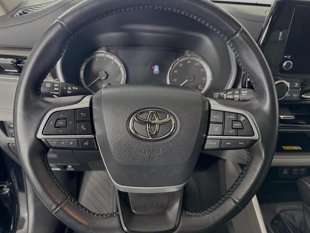 used 2023 Toyota Highlander car, priced at $39,000