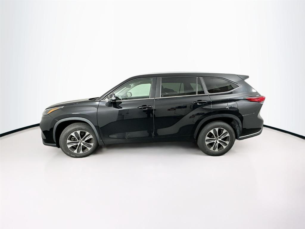 used 2023 Toyota Highlander car, priced at $38,500