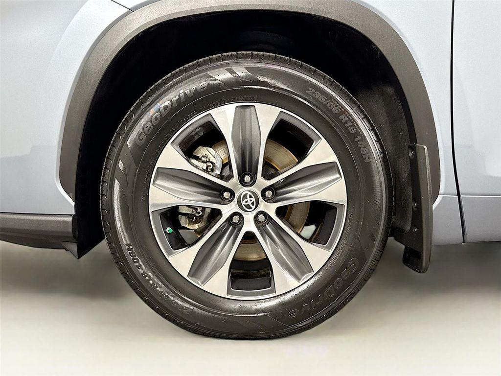 used 2023 Toyota Highlander car, priced at $40,000