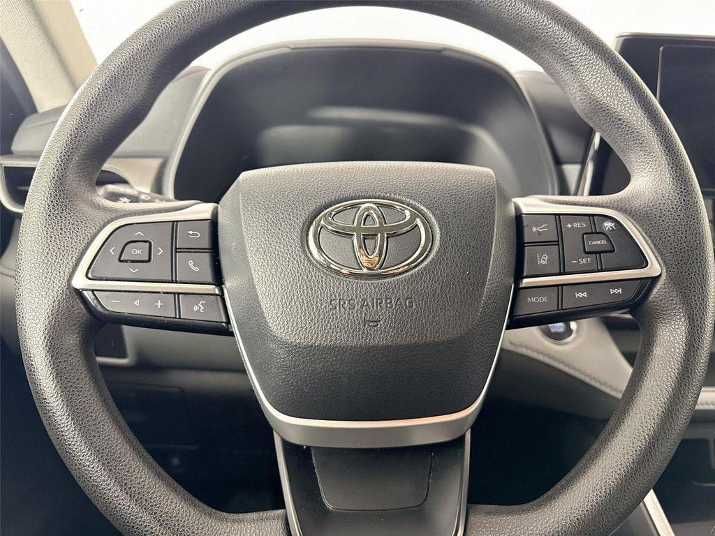 used 2023 Toyota Highlander car, priced at $37,773